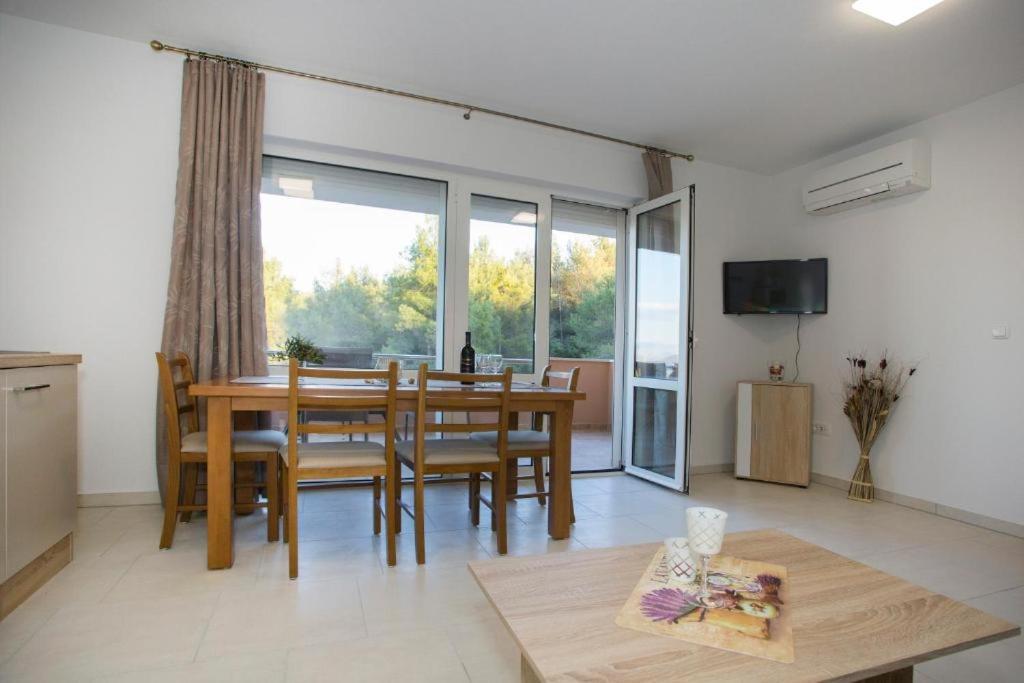 Apartments Panorama With Seasonal Pool Slatine Exterior foto