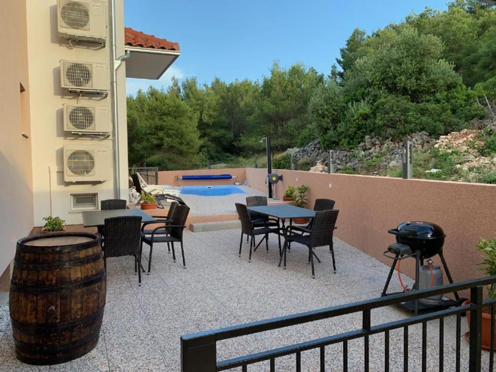 Apartments Panorama With Seasonal Pool Slatine Exterior foto