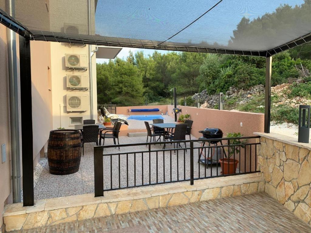 Apartments Panorama With Seasonal Pool Slatine Exterior foto