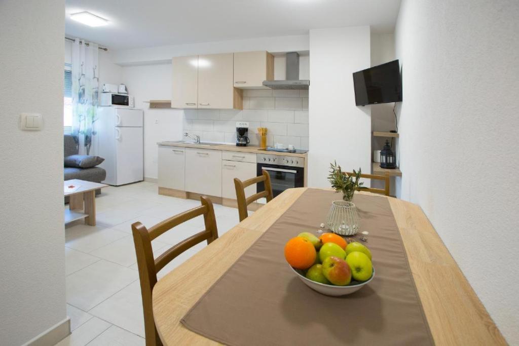 Apartments Panorama With Seasonal Pool Slatine Exterior foto